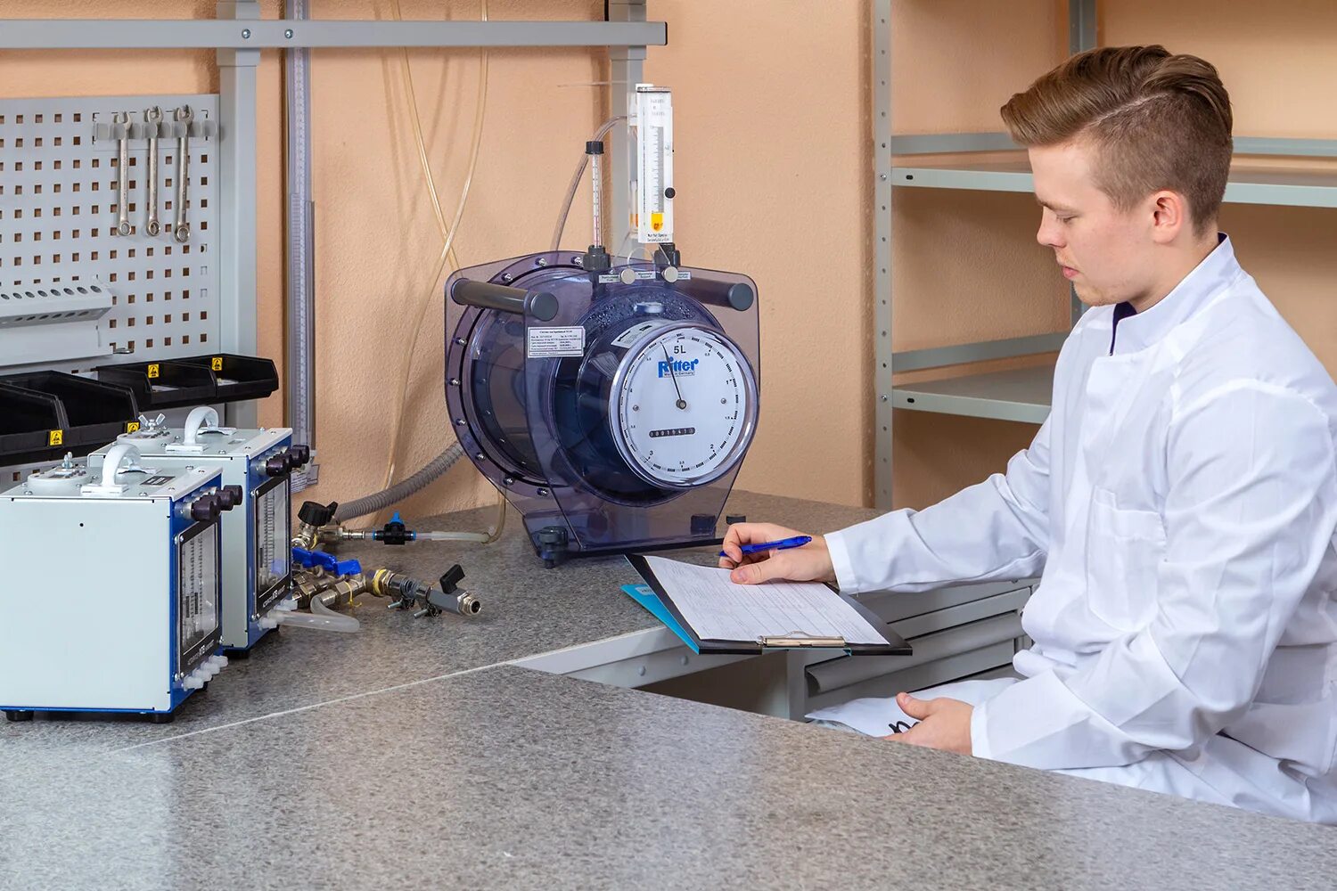 испытания продукции. 31 мастер контрольно-измерительных приборов и автоматики. типовой комплект учебного оборудования "слесарь-монтажник кипиа". контрольно измерительные приборы и системы автоматизации. измеритель давление калибратор метрология.