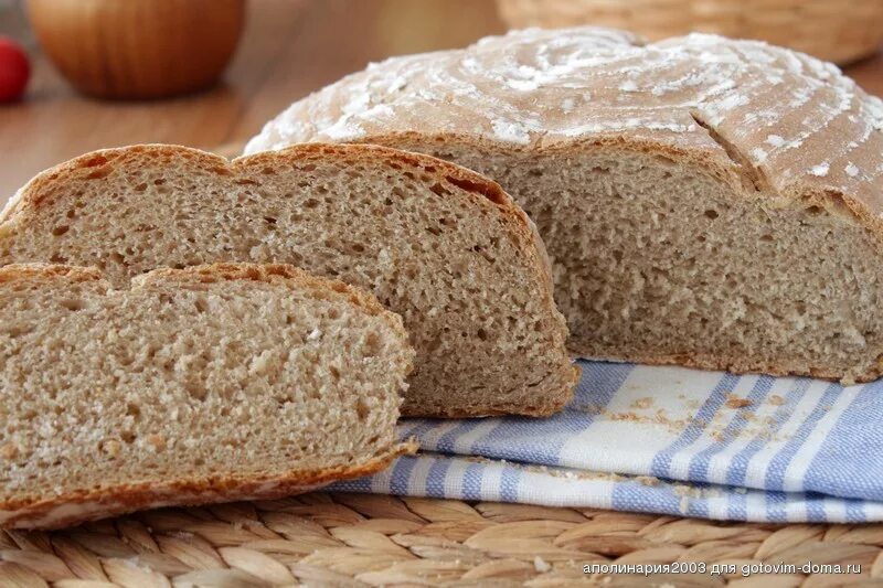 Пшенично ржаной на кефире. Хлеб на кефире с дрожжами. Хлеб на кефире без дрожжей. Пресный хлеб без закваски. Хлеб без дырок.