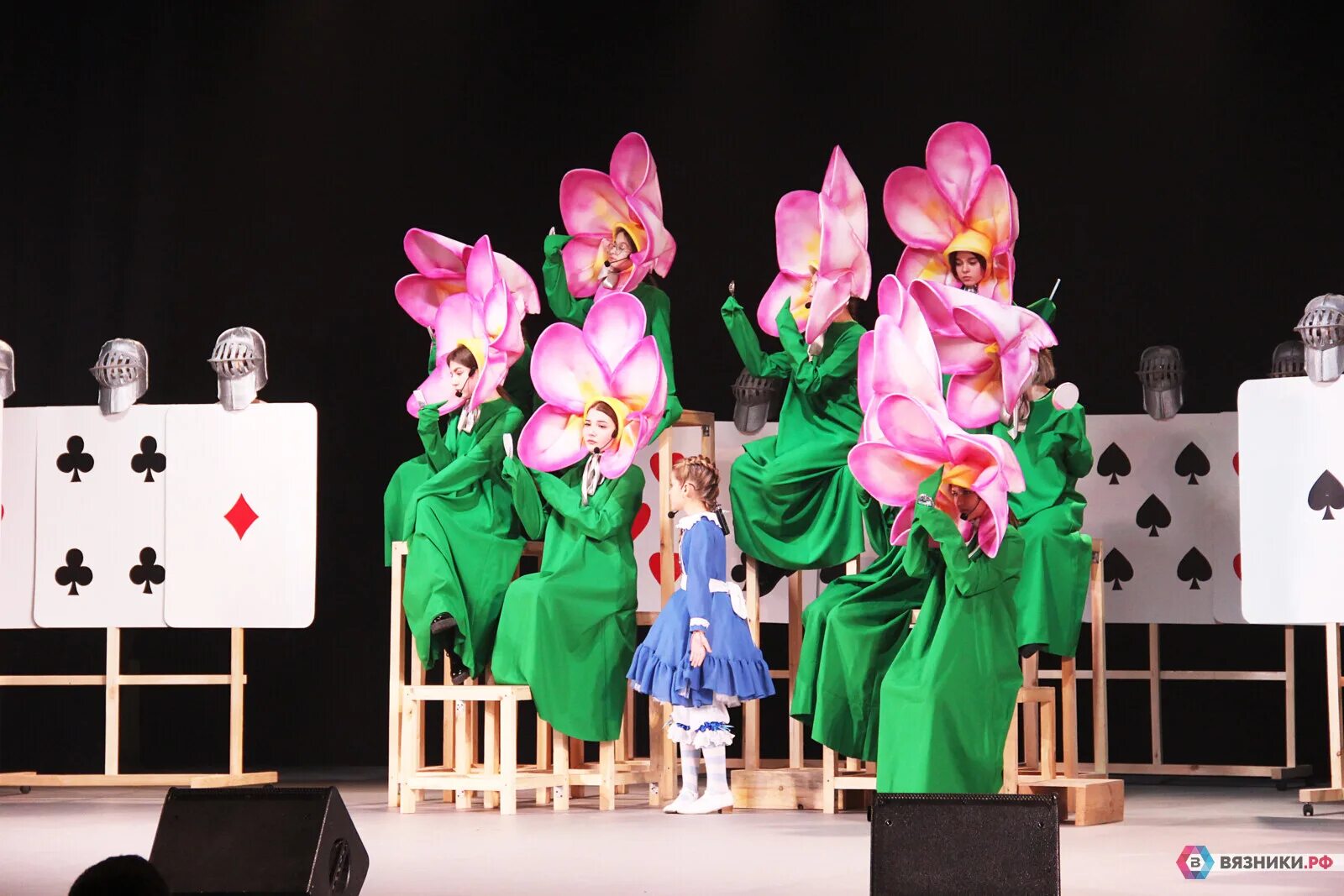 Тюз театральная студия. Тюз театральная студия. Театр для детей. Ргиси театральный институт общежитие. Театральная студия для детей.