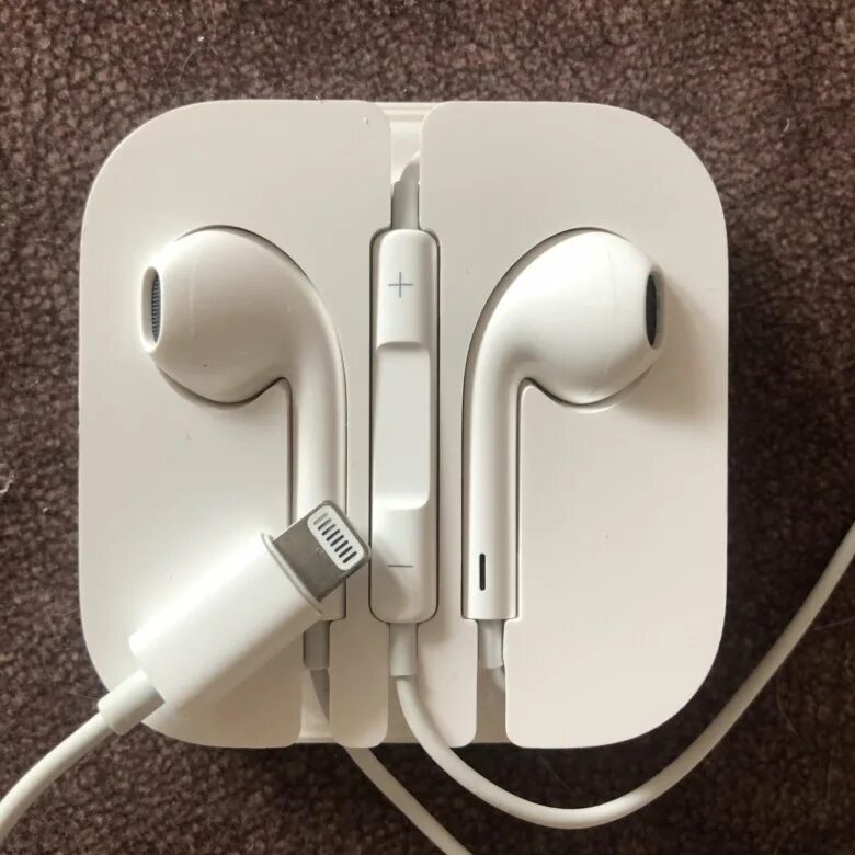 Наушники айфон lightning. Наушники эпл лайтинг. наушники apple earpods lightning. проводные наушники apple для iphone 11. наушники лайтнинг айфон.