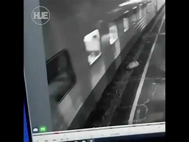 Не заметила поезд. Парень попал под электричку. Под поездом лишилась ног. На Филевской линии человек попал под поезд. Поезд сбил детей Вохтога.