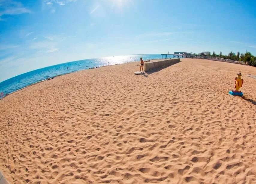 Kolibri алания инжекум. Первая линия песчаный пляж. Аквамарин песчаный пляж. Золотое руно анапа витязево. Феодосия семейный пляж алые паруса.