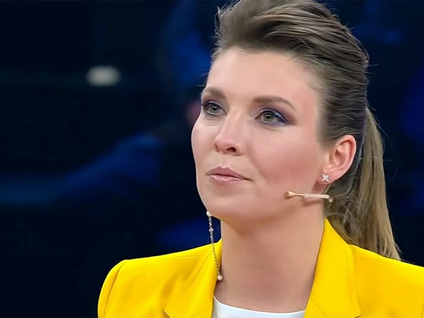 Почему скобеева в черном