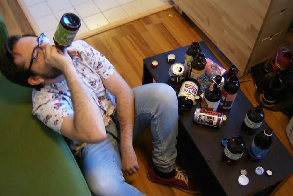 Запой химки. Запойный алкоголик в семье. го в запой. drunkenness.
