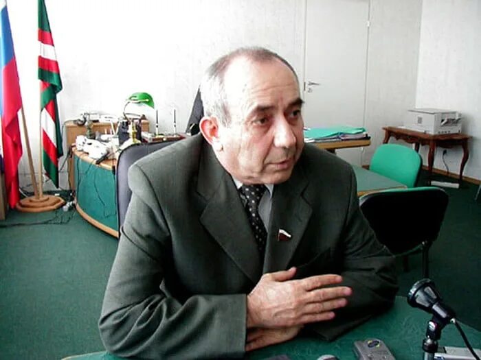 Доку гапурович. Ахмед гапурович завгаев. завгаев ахмар гапурович. доку гапурович завгаев. доку завгаев 1990.