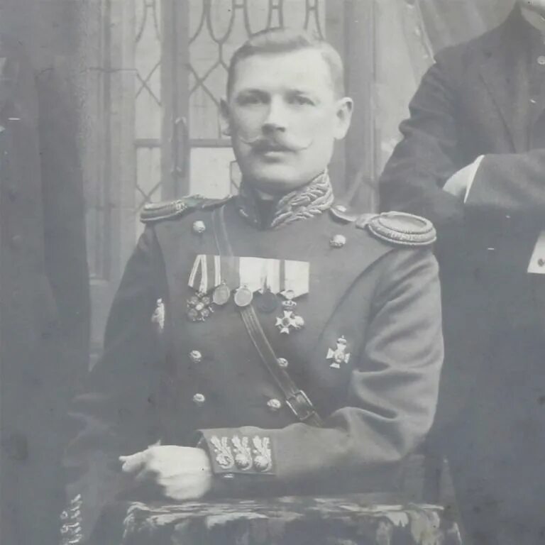 Лейб гвардии Московский. Капитан лейб-гвардии Семеновского полка 1913. Ефрейтор лейб гвардии Московского полка.