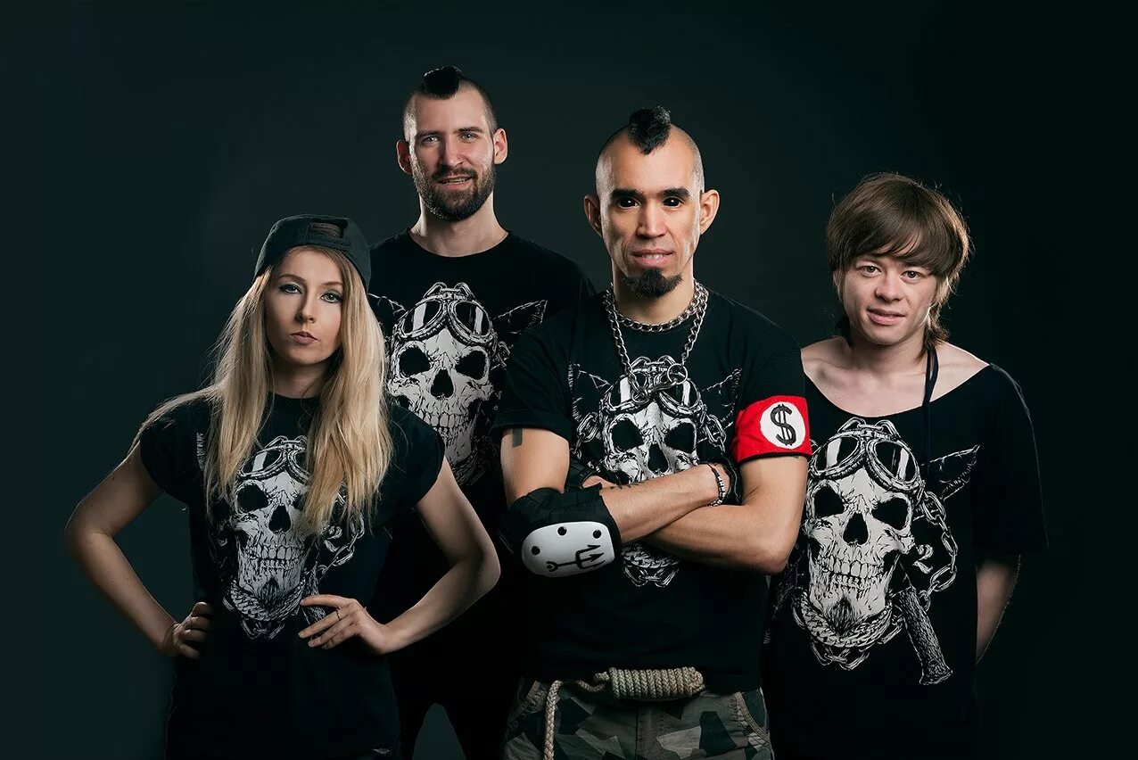 Турбина туриста наташа. 2rbina 2rista ранис. 2rbina 2rista группа. 2rbina 2rista стальные яйца клип. Турбина туриста девушка.