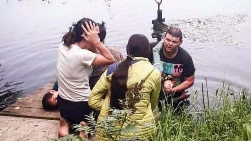 Нашли ли двух мальчиков. Две девочки утонувшие в речке.