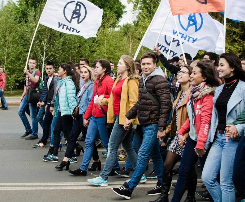 Очереди студентов. Очередь аудитория. Очередь клиентов. Очередь в столовой. Очередь студентов в помещении.