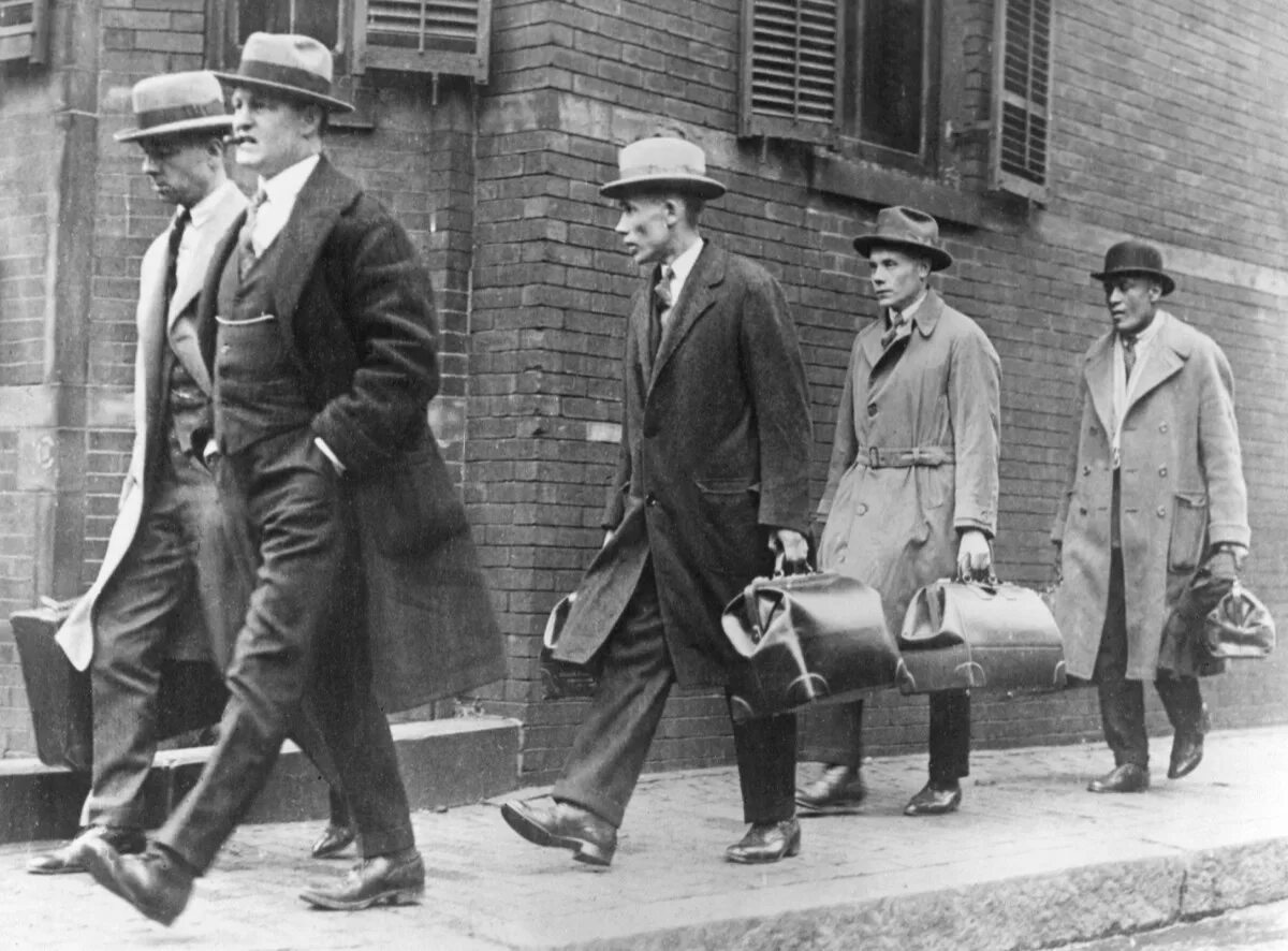 бизнесмены 20 века. предприниматели начала 20 века. чикагский мафиози аль капоне в сша в 20- е годы 20 века. муромское купечество 19 век. говард хьюз.