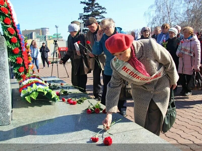 11 Апреля день освобождения узников фашистских концлагерей. Международный день освобождения узников фашистских концлагерей. День освобождения узников концлагерей. День памяти узников фашистских концлагерей. День освобождения узников фашистских концлагерей сценарий