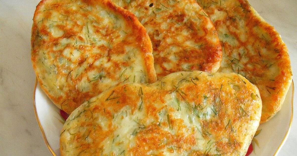 Хачапури с сыром на сковороде на кефире. Ленивая лепешка с сыром. Ленивые хачапури рецепт пошагово. Ленивые хачапури (сырные лепёшки на сковороде). Ленивые хачапури пошаговый.