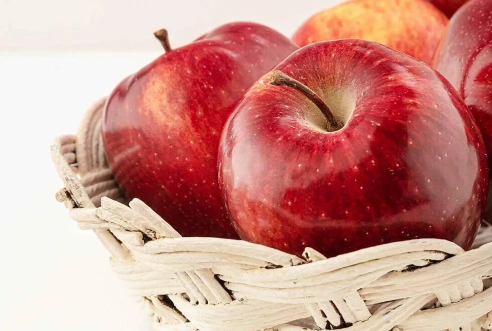 К чему снятся видеть яблоки женщине. Приснилось яблоко красное. Приснились красивые, большие яблоки. Огромное яблоко. Снятся красные яблоки.