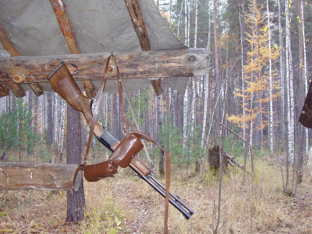 Жизнь таежных охотников. Охотники промысловики в тайге. Охотник в тайге. Таежный охотник.