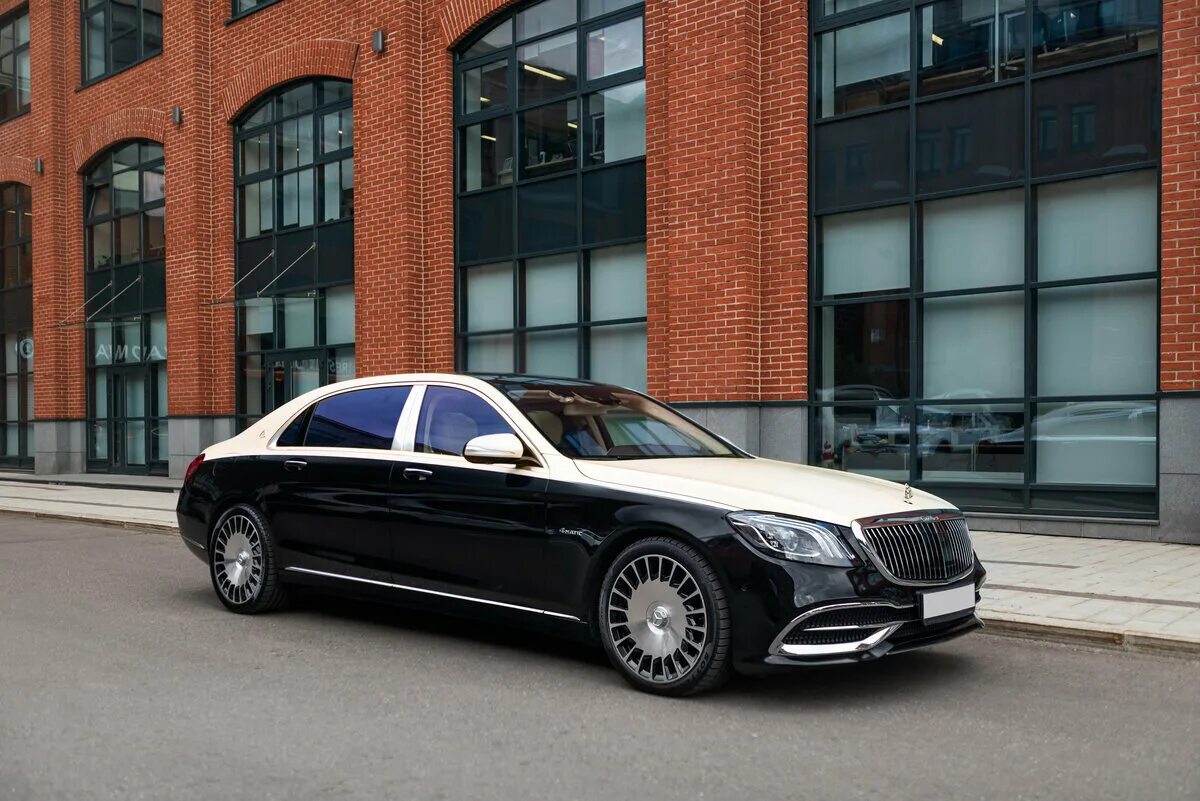 Майбах хамелеон. Мерседес s223 Майбах. Mercedes Benz 223 Maybach. Mercedes Maybach 223. Мерседес Бенц 222 Майбах.