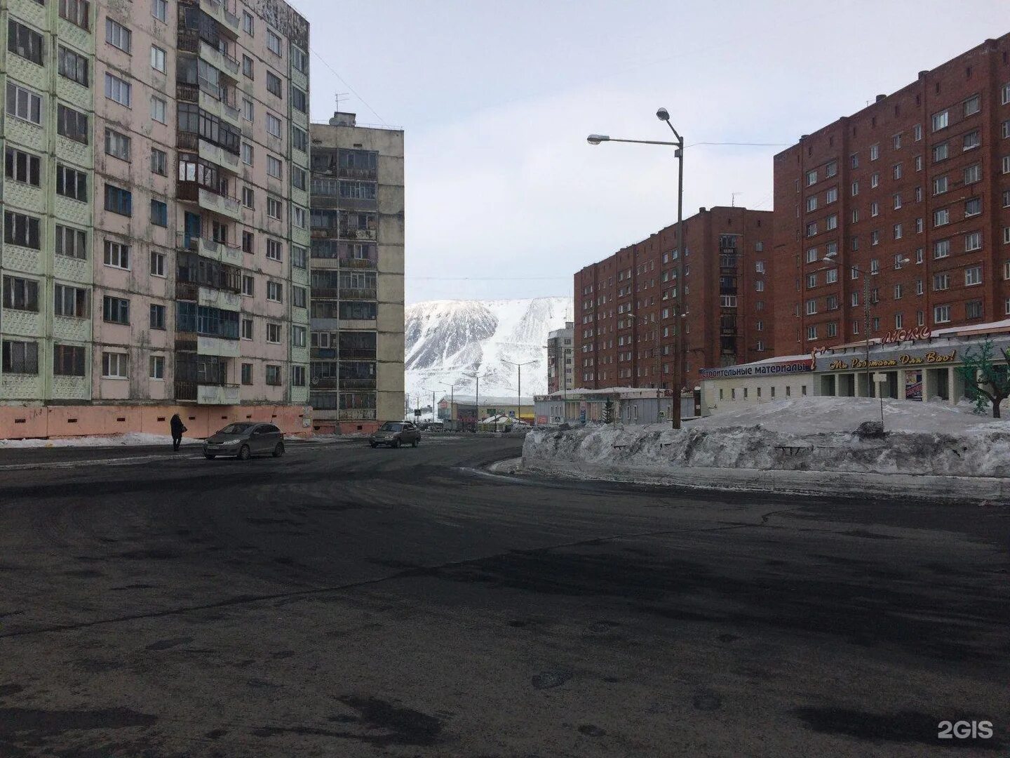 Талнах первопроходцев. Талнах первопроходцев. Талнах торговый центр. Улица первопроходцев норильск. Первопроходцев 12а.