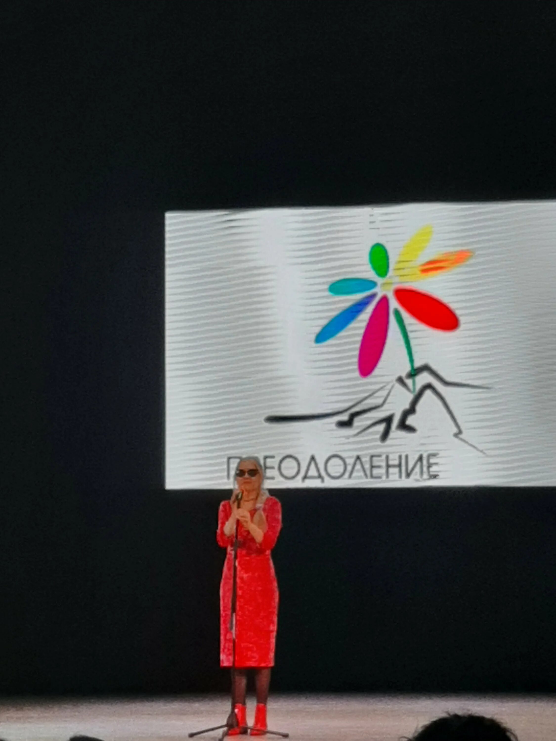 Рисование с детьми инвалидами. Искусство инвалидов. Творческие дети инвалиды. Творчество детей с овз. Творчество без границ.