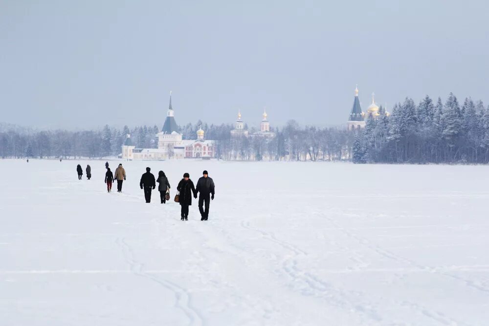 Валдайский Иверский монастырь зима. Валдайский Иверский монастырь зимой. Подсобное хозяйство Иверского монастыря Валдай. Валдай озеро зима. Не всегда зима на валдае холодная