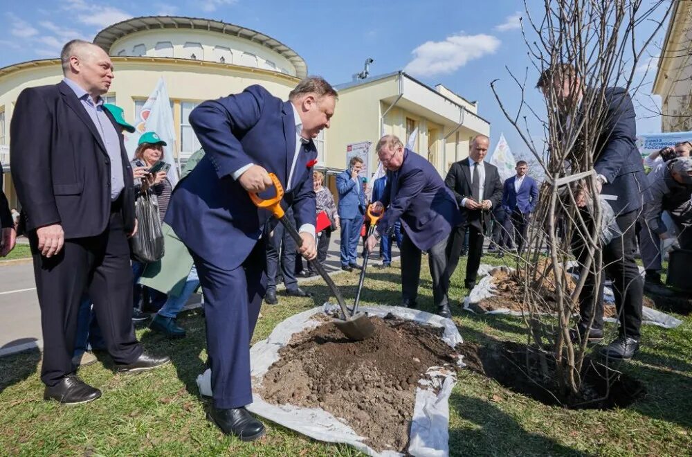 Самара московское шоссе 25б садовый центр веры глуховой. Открытый сад ижевск сцена. Открытие садового центра. Дарвин магазин садовый. Открытый сад ижевск сцена.