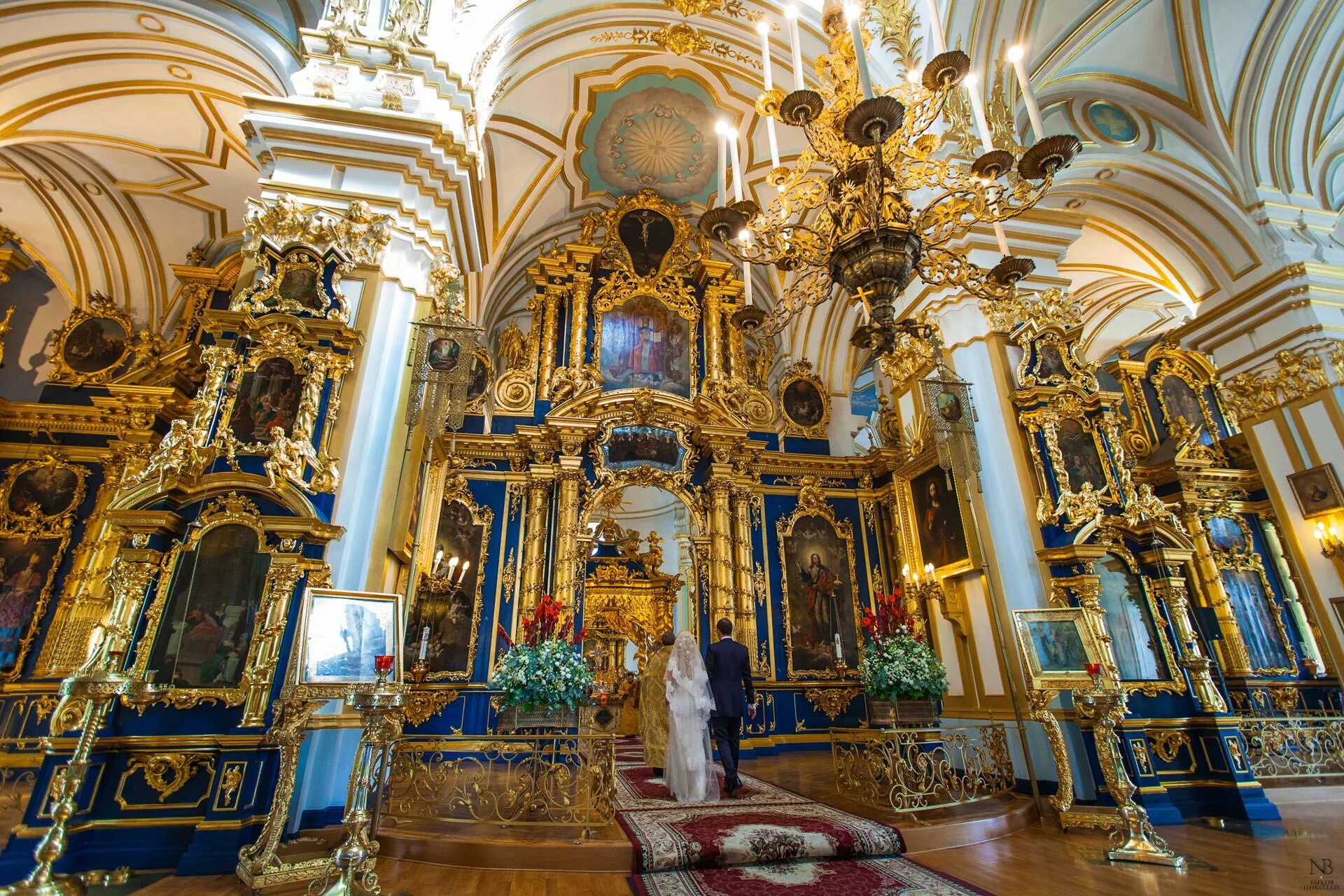 Распятие в свято-никольском морском соборе санкт петербурга. Служба в никольском соборе в санкт петербурге. Служба в никольском соборе в санкт петербурге. Алтарь николо богоявленский собор. Служба в никольском соборе в санкт петербурге.