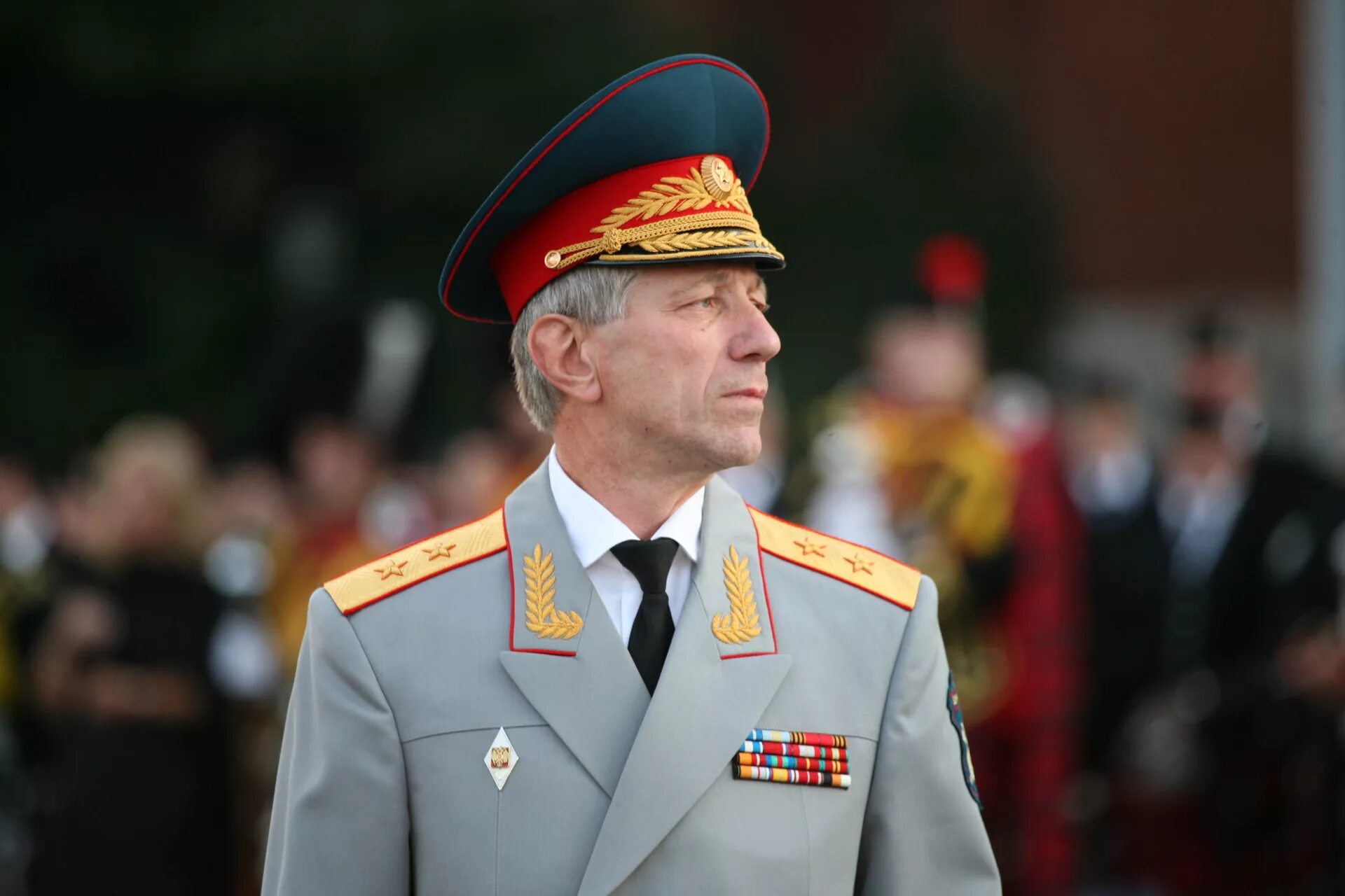 Халилов валерий михайлович. Халилов валерий михайлович. Ансамбль александрова халилов. Генерал лейтенант валерий халилов. Халилов дирижер.