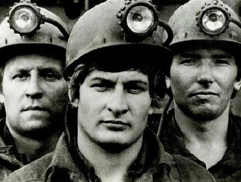 Советские шахтеры. Алексей стаханов рекорд. Работяги ссср. Горняки ссср. Горняки ссср.