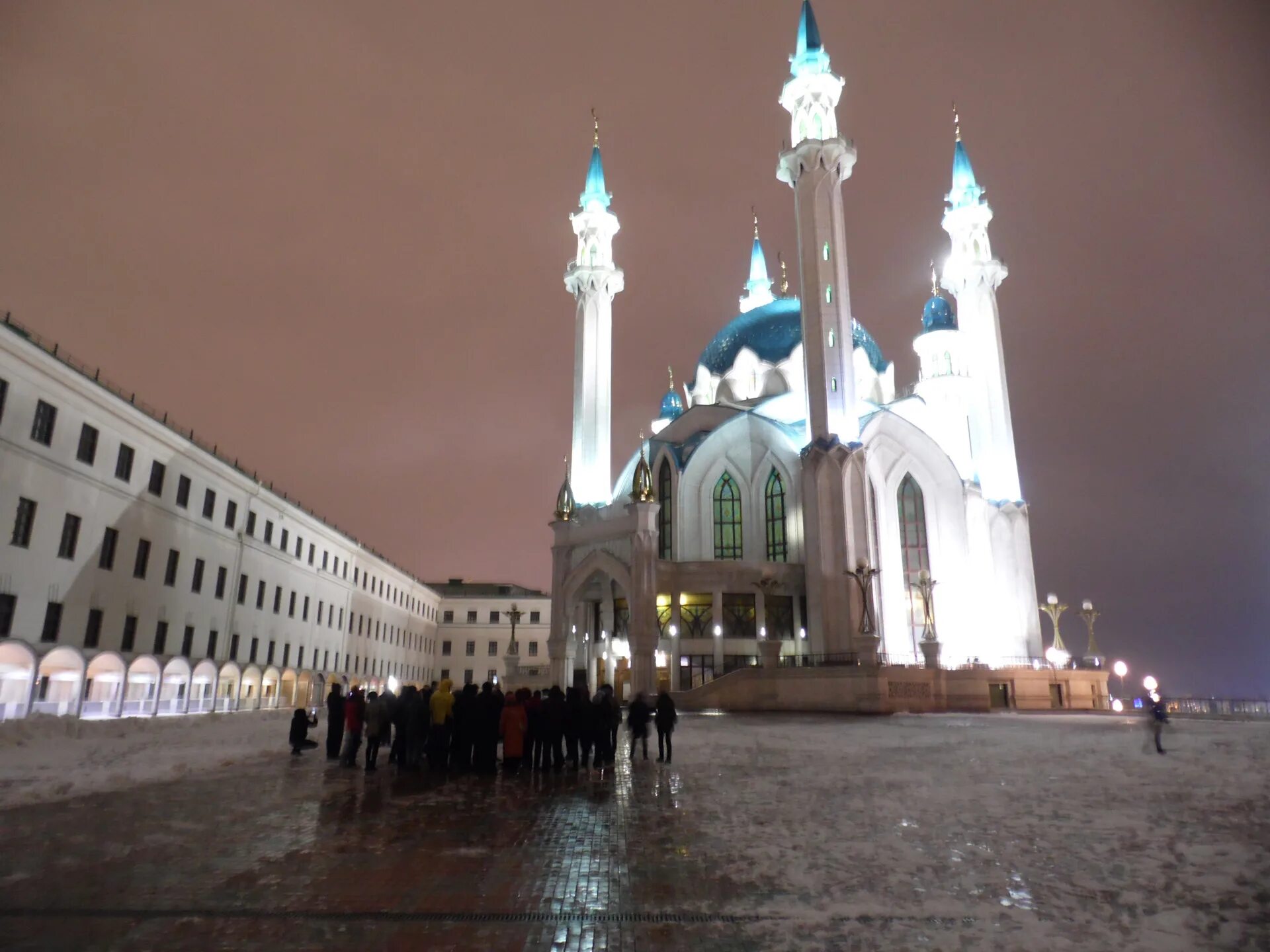 Какой сегодня в казани. Кремль Казань. Казань март. Абмиод в Казань. Казань хорошего качества.