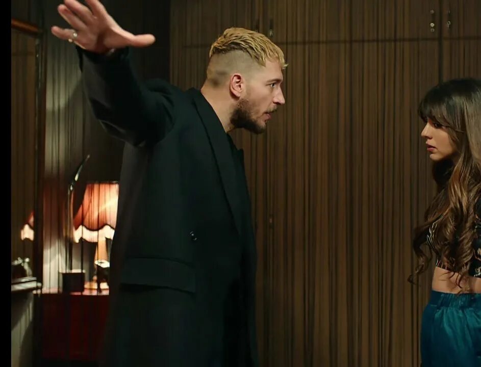 Дикий турецкий фрагмент. Дикий турецкий фрагмент. Дикий турецкий фрагмент. Гокберк демерджи турецкий актер. Три куруша турецкий картал.