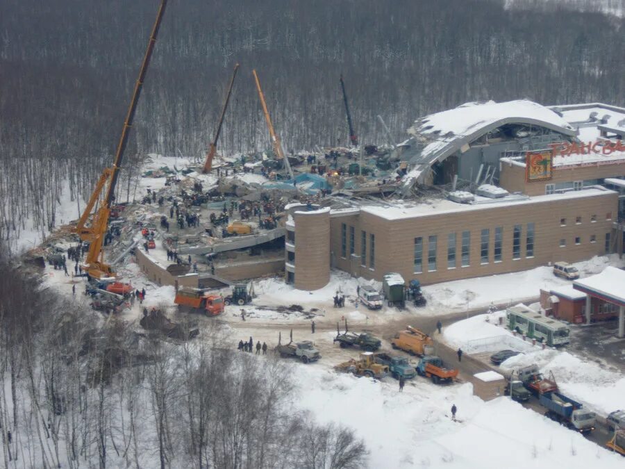 Мореон трансвааль. Трансвааль-парк Ясенево трагедия. Рухнул Трансвааль парк Ясенево. Трансвааль парк. Трансвааль парк аквапарк.