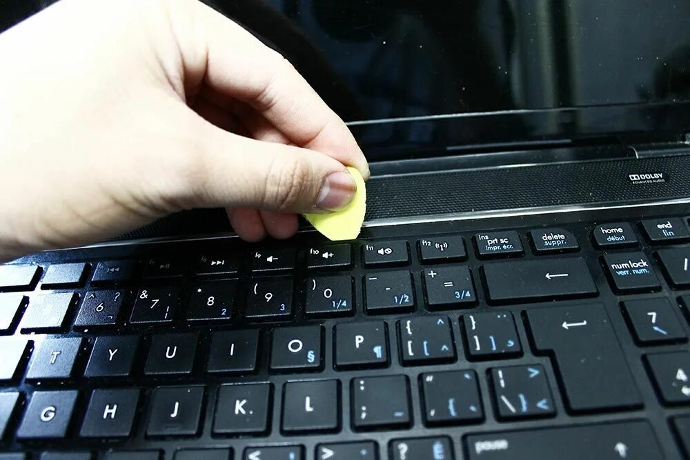 Ноутбук lenovo g580 кнопка novo. Кнопка перезагрузки на ноутбуке. Как принудительно выключить ноутбук. Кнопки для перезагрузки ноутбука асус. Как принудительно выключить ноутбук.