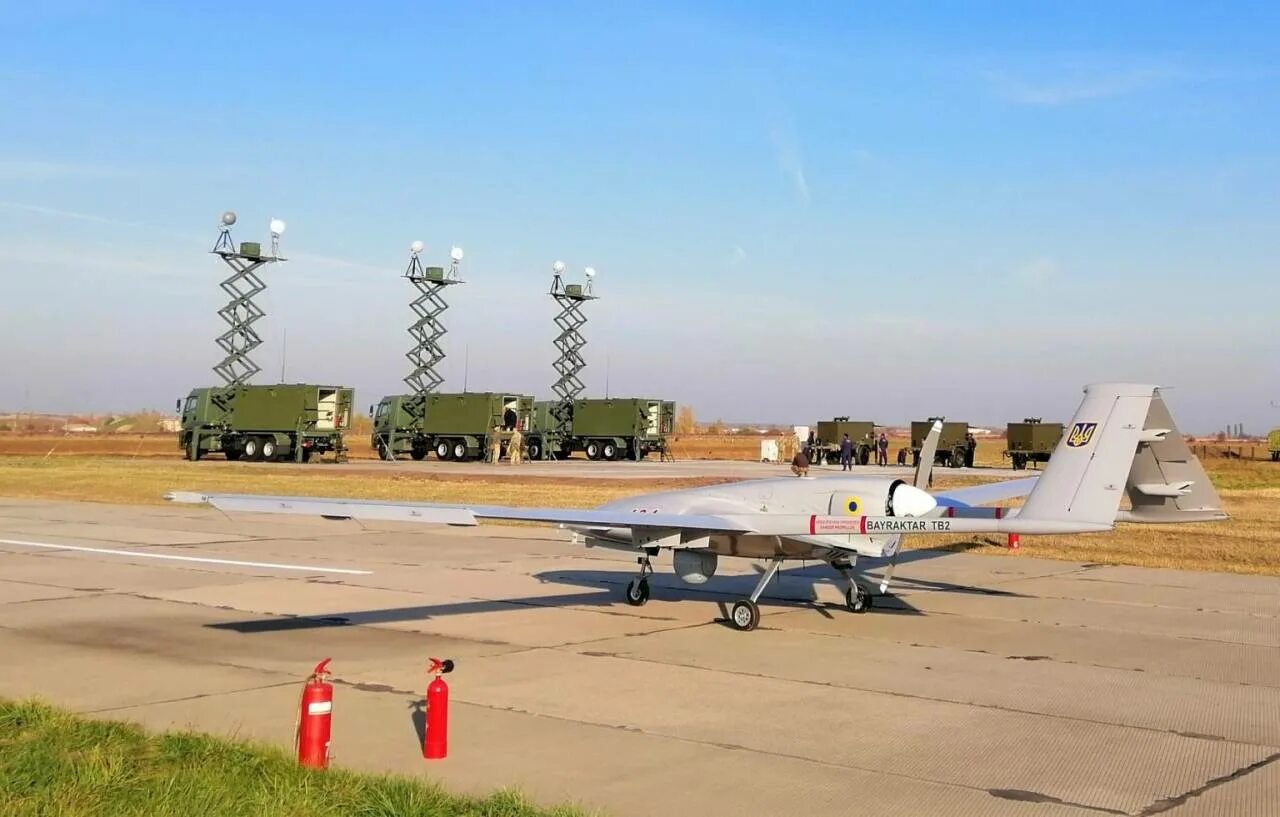Бпла bayraktar. Откуда у украины беспилотники. Откуда у украины беспилотники. Турецкие ударные беспилотники bayraktar tb2. Байрактар ударный беспилотник.