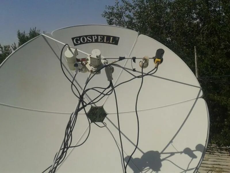 Проводной интернет в частный дом. Антенна для интернета в частный дом в деревне. Wi fi роутер в квартире. Интернет без проводов в частном доме. Ввод оптоволокна в частный дом.