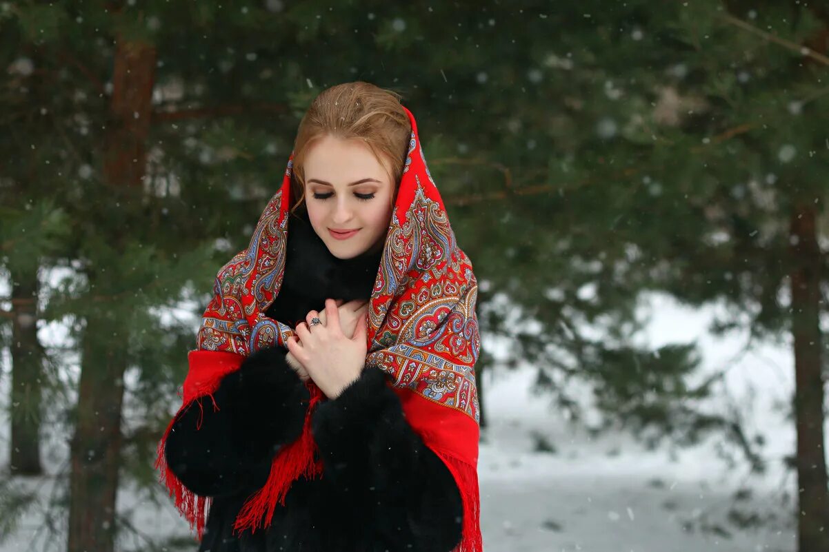 машенька в платочке. маша в платке. девушка в платочке. девушки маша платком. сибирская красавица платок павлопосадский.