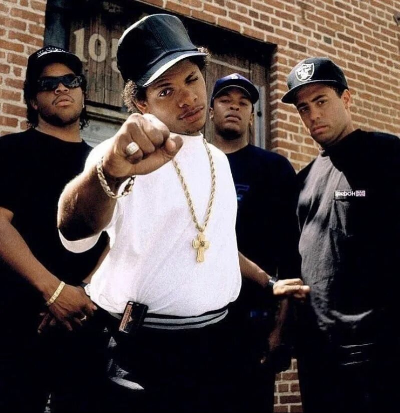 Песни 90 рэп. NWA группа. Ice Cube NWA. Ice Cube и Dr Dre. Группа хип хоп NWA.