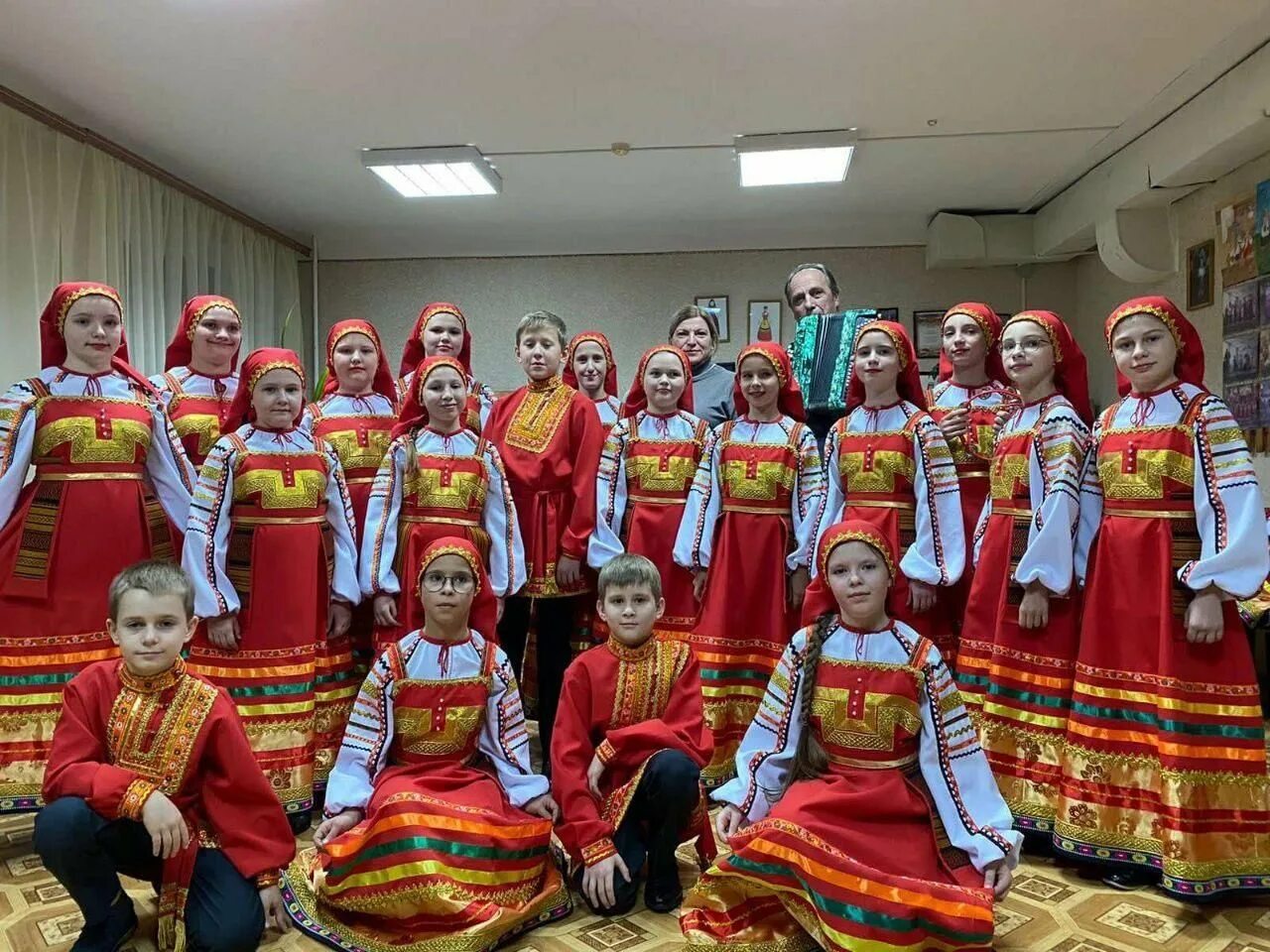 Развлекательная программа рождественские посиделки. Новогодние посиделки. новогодние посиделки дома. новый год посиделки 90.