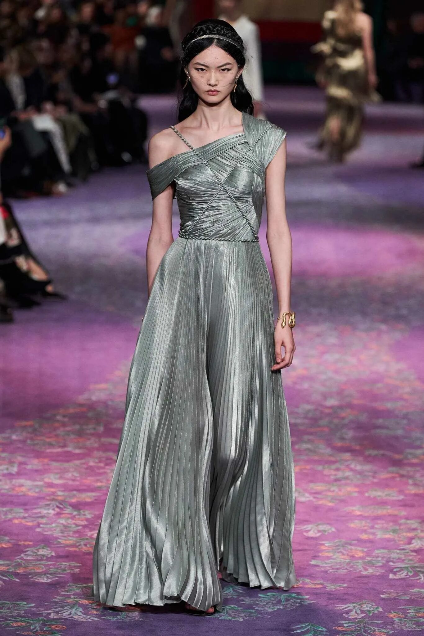 Модный платья 2025. Лакруа кристиан коллекции 2025. платья кристиан диор 2025. christian dior springsummer 2025 couture. кристиан сириано подиум коллекция.