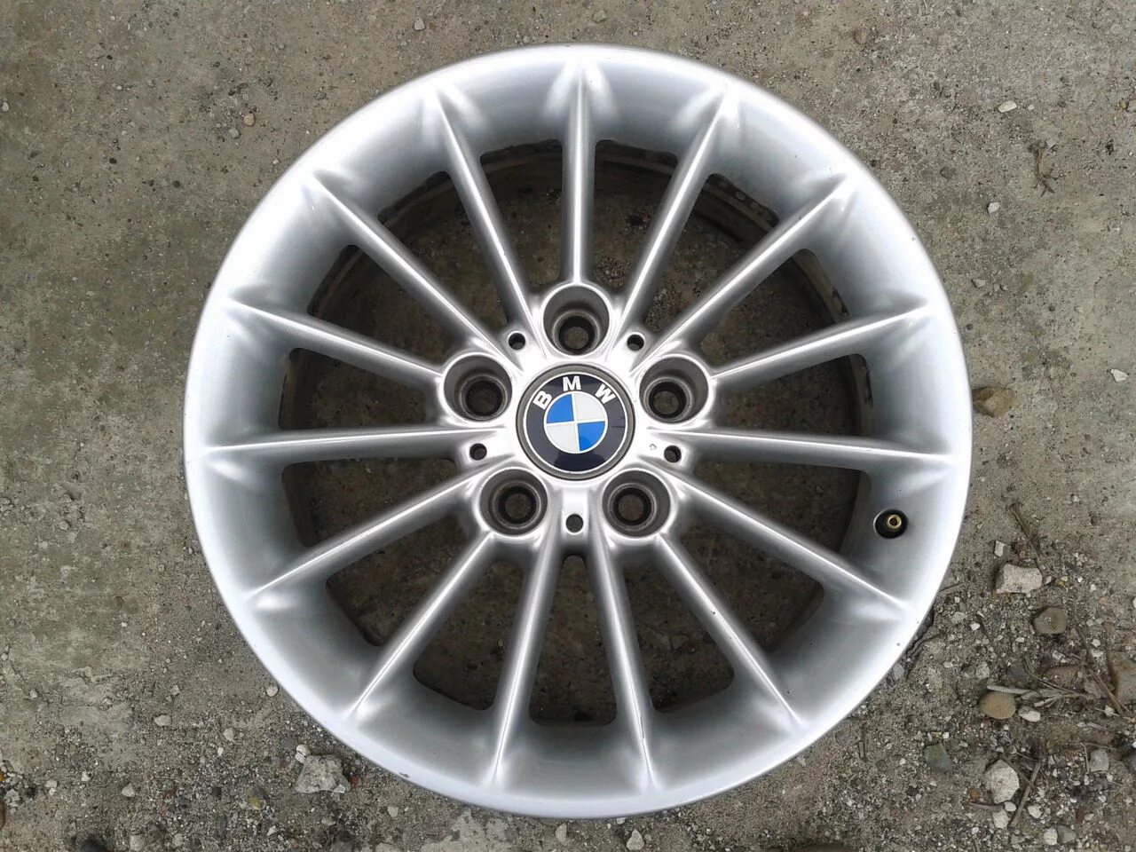 Литые диски на бмв е39. 83 стиль бмв. Bmw диски r17 шницер. Диски бмв е39 оригинал. М диски на бмв е39.