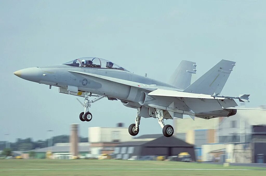 Mcdonnell douglas f 18. F-18b Hornet. MCDONNELL Douglas f/a-18 Hornet. F18b. Макдонел Дуглас f/a-18a.