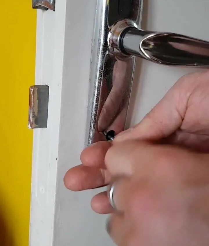 Как открыть магнитную дверь