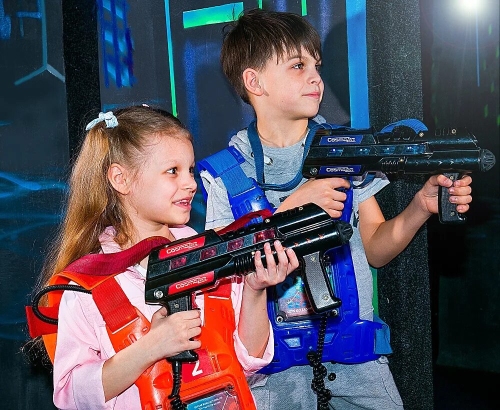 Лазертаг тц. Q zar лазертаг. lasertag игра. лазертаг в москве. авентура космозар.
