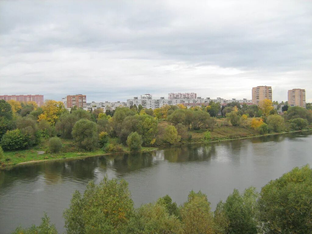 Подмосковный город в честь реки. Воскресенск Московская область. Подмосковье город Воскресенск. Город Воскресенск природа. Набережная в Воскресенске в Московской области.