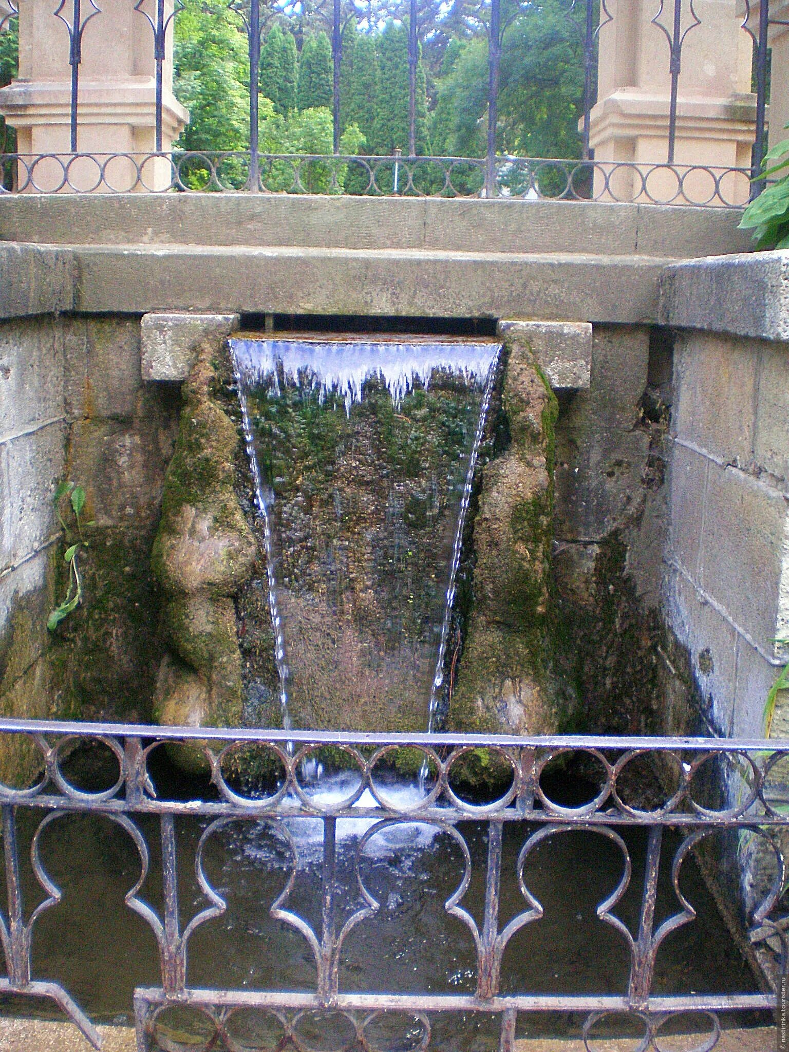 Хрустальная струя. Водопад стеклянная струя кисловодск. Стеклянная струя кисловодск зимой. Хрустальная струя. Хрустальная струя.