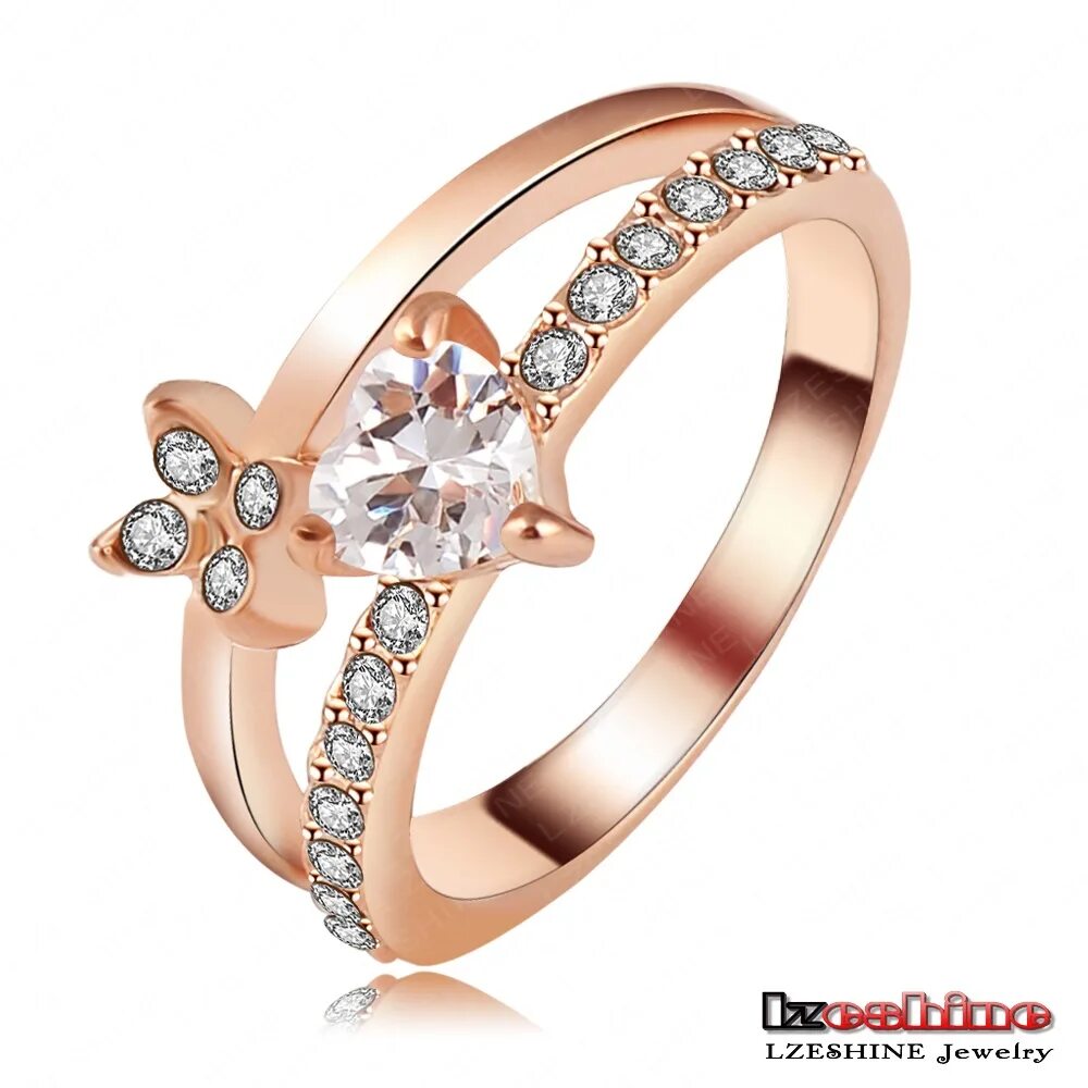 Обручальные кольца на ладони. Давай колечки. Кольцо для предложения. Давай колечки. Дизайнерские перстни.