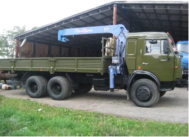 Манипулятор брянск. Камаз 53 212 манипулятор. камаз 53215 эвакуатор. военный камаз с манипулятором. камаз манипулятор цвет хаки.