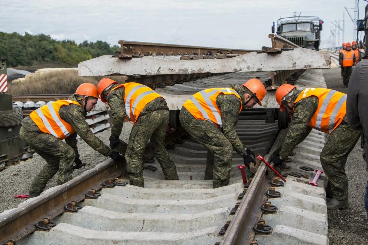 Операция железная дорога. Байкало Амурская магистраль ЖДВ. ЖД войска. Железнодорожные войска РФ. Военные железнодорожники.