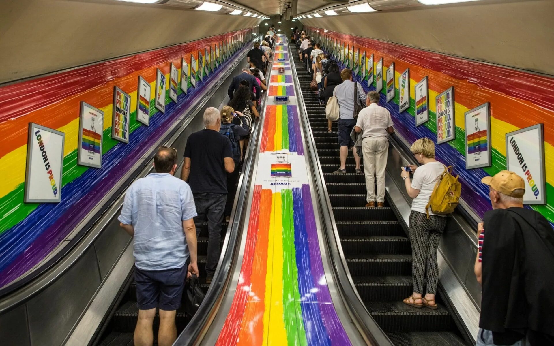 Радужное метро. Лондонское метро лгбт. эскалатор в лондонском метро. эскалатор в метро лондон.