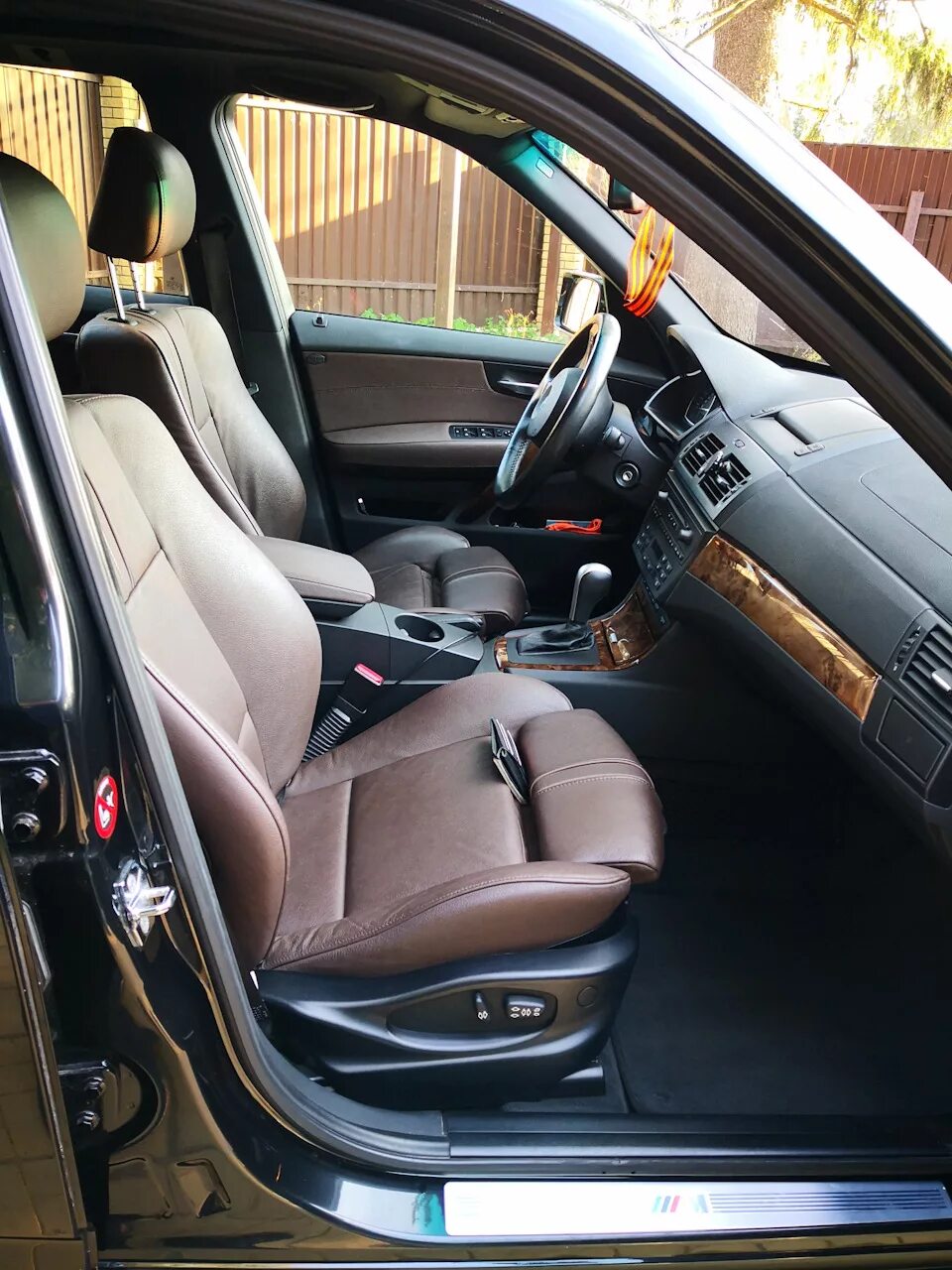 Bmw x5 замена. Сиденья bmw x3. сидения бмв x3 e83. сиденья nevada sattelbraun bmw x5 e70. bmw x3 e83 сенсатек кожа.