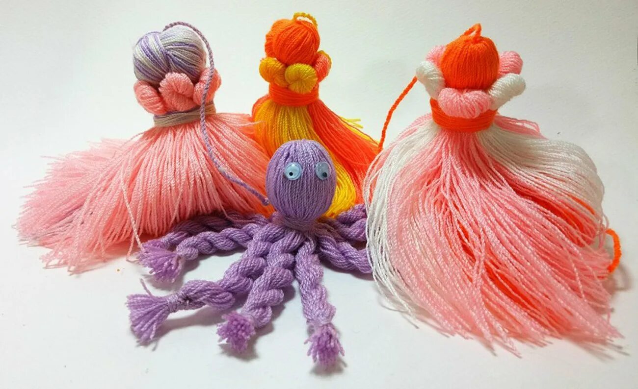 Поделки из ниток своими рукамиками. Мастер класс по изготовлению из ниток. Мастер класс по изготовлению из ниток. Поделка кукла из ниток. Поделки из ниток.
