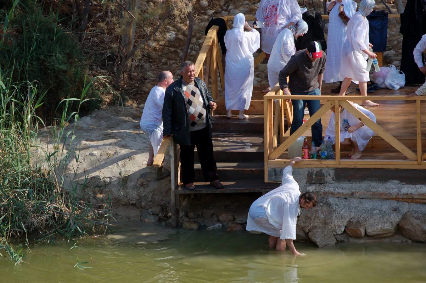 крещение в иерусалиме. крещение в иерусалиме. крещение в иордане. израиль иордан место крещения. крещение в иерусалиме.
