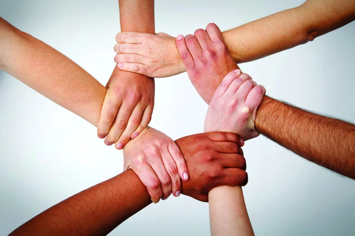 руку левую вперед а потом ее назад песня. дружба руки. руки вместе поддержка. руку правую вперед дружба. руку правую вперед дружба.